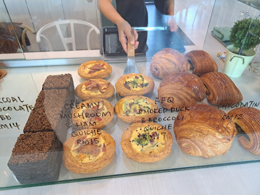 Aprileaf Bakery Cafe