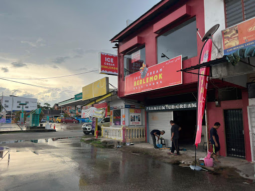 ICE CREAM BERLEMOK GULA APONG CAW KUALA BERANG