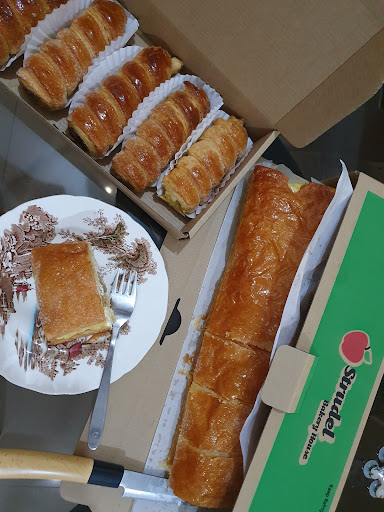 Strudel Bakery House HQ Klang