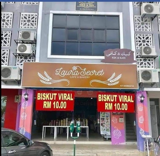 Laura Secret Cafe & Bakery