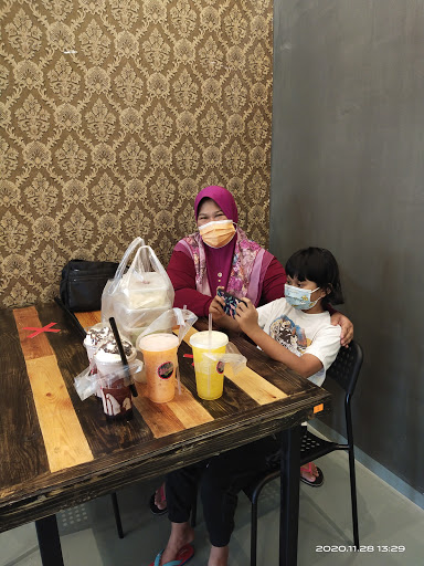 Hot Mommy Cafe