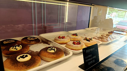 RINIE DONUTS