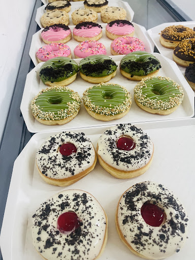 Luth Donuts