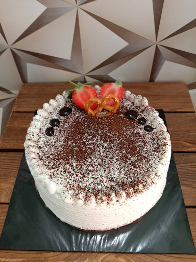 WAHILA CAKE AND BOUQUET