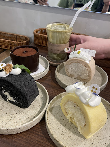Xin Shan Bakery Horizon Hill ๅฟ็็็ๅ Xin Shan Bakery Horizon Hill ๅฟ็็็ๅ