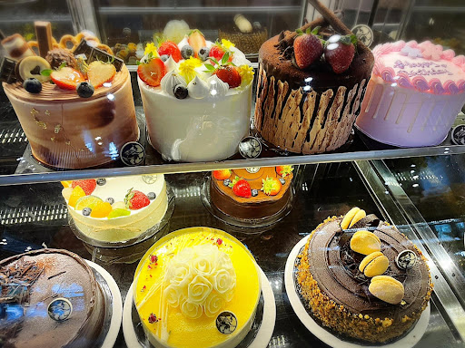 Moonlight Cake House โข Puchong Moonlight Cake House โข Puchong