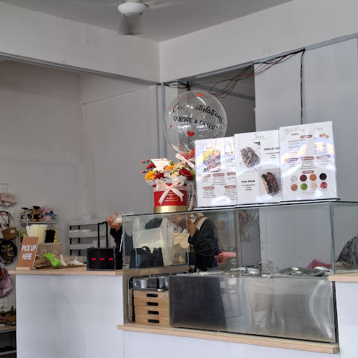 QUEEN GIFTS AND DESSERTS QUEEN GIFTS AND DESSERTS