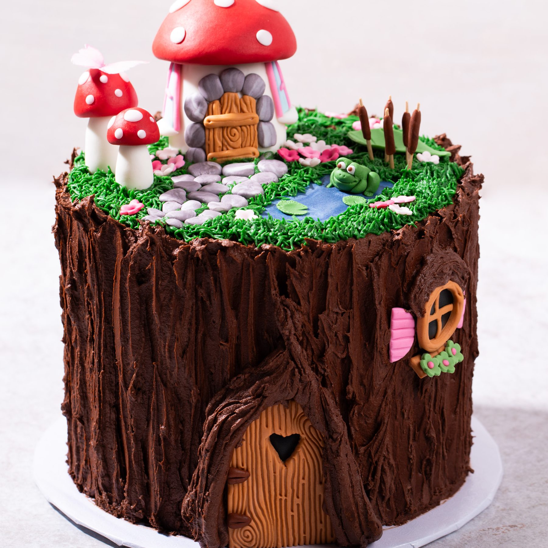 GARDEN CAKE HOUSE 1 garden cake house