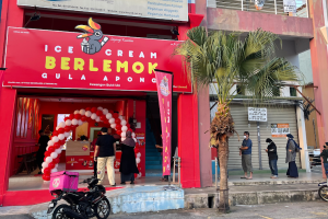 ICE CREAM BERLEMOK GULA APONG CAW KUALA BERANG