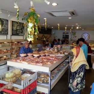 smiling orchid bakery cake