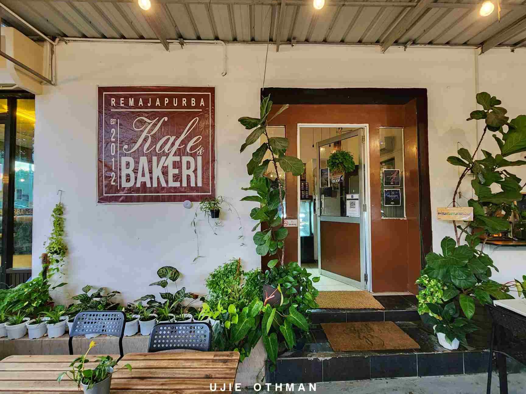 remaja purba kafe dan bakeri